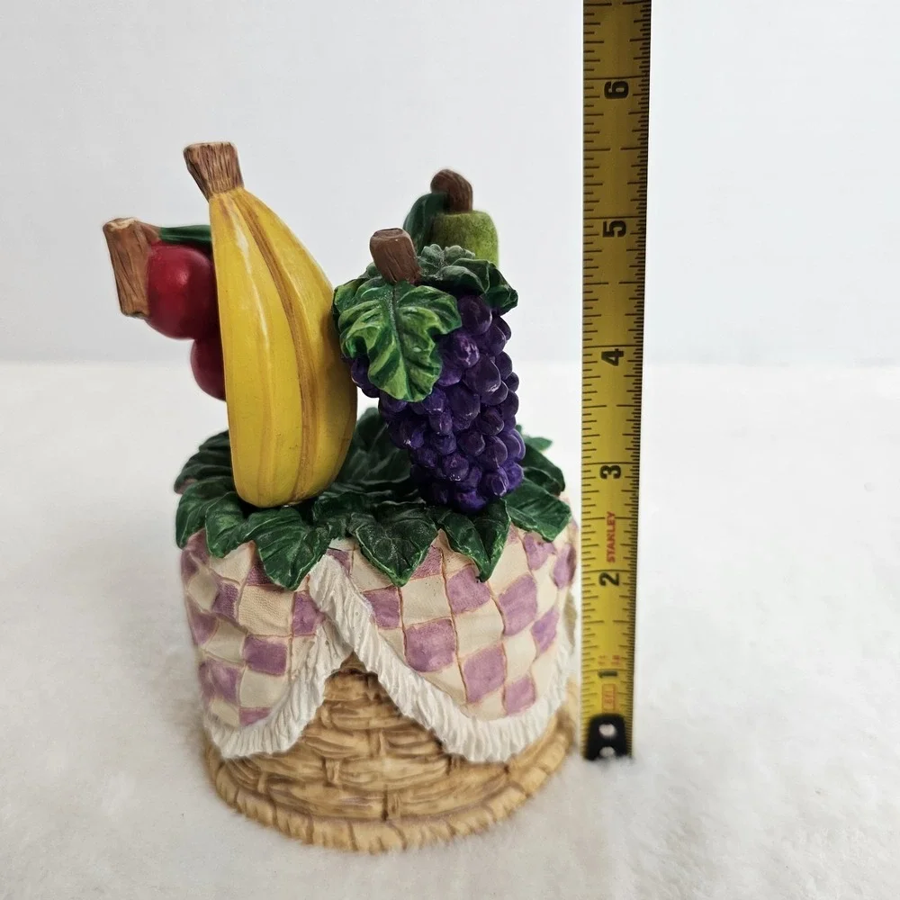 Basket Holder With 4 Cheese/Butter/Jam Spreaders
